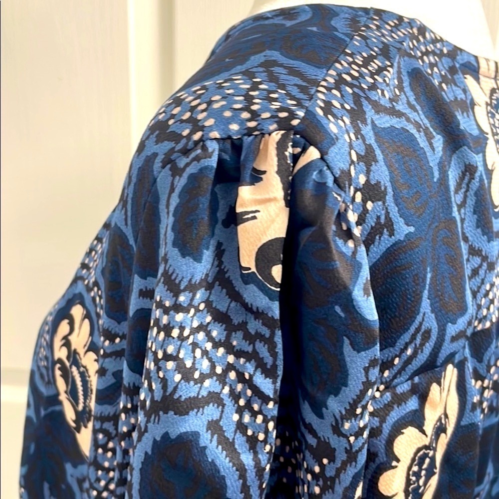 Ted Baker Floral Blue & Pink Blouse Long Sleeve Ruching On Cuff Key Hole Size XL - Picture 6 of 11